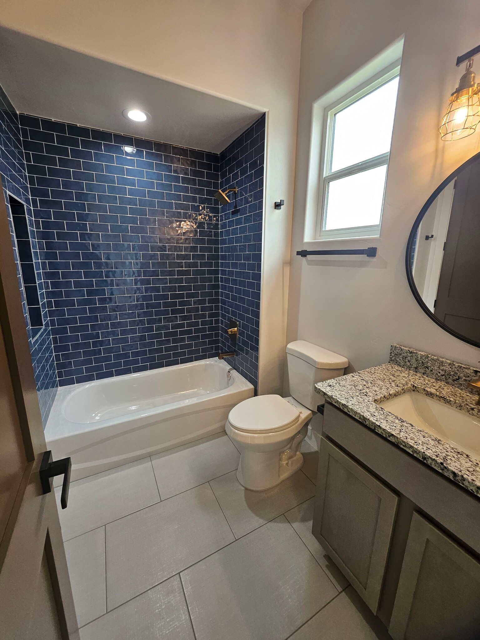 Building Photo - 1003 N Armijo St