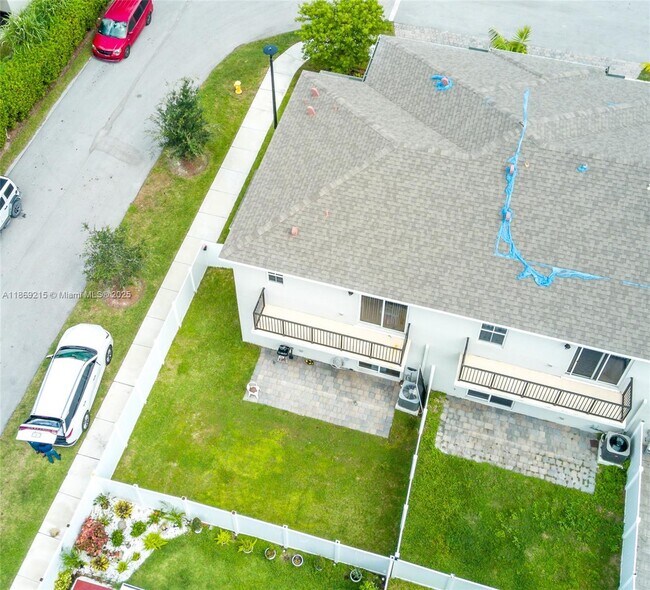 Building Photo - 750 SE 16th Ct