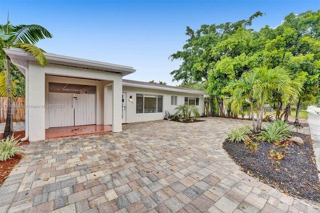 Building Photo - 1524 NE 15th Ave