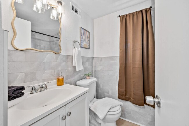 Building Photo - 3524 S Atlantic Ave