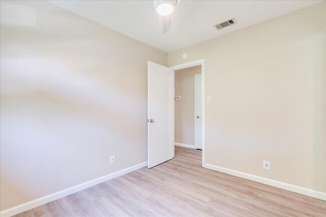 Building Photo - 3105 Steck Ave
