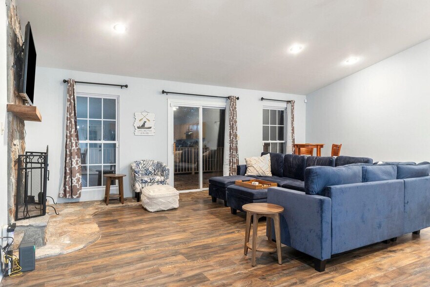 Building Photo - 160 Hugh Dorsey Rd