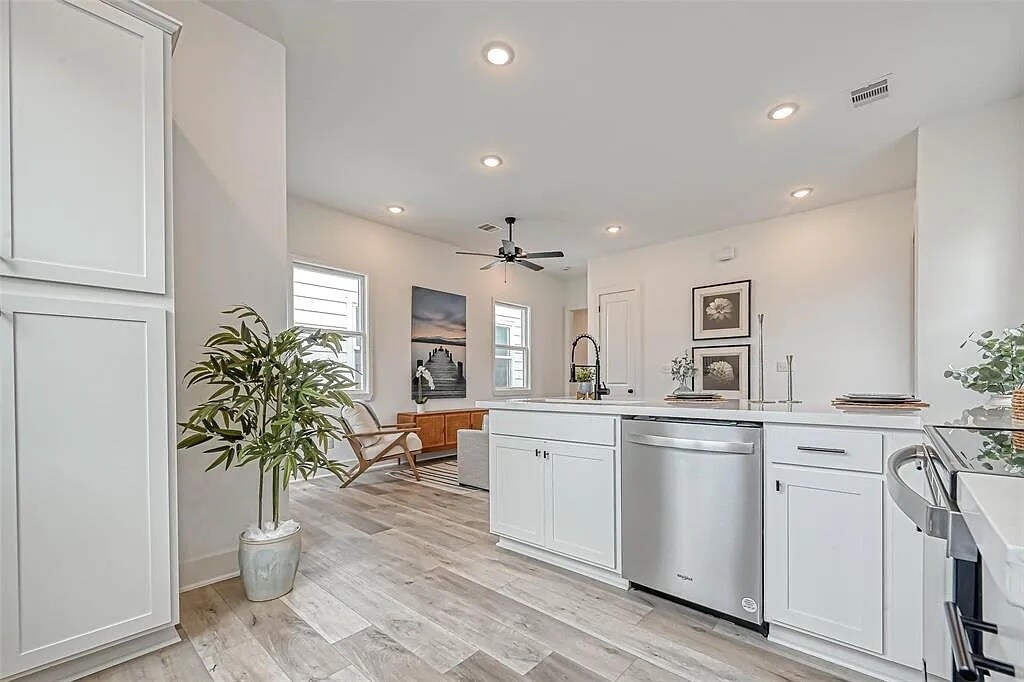 Building Photo - 9306 Arledge St