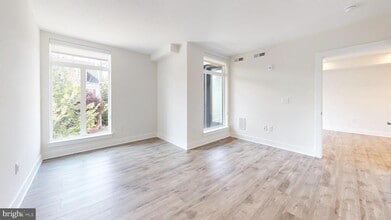 Building Photo - 701 N Henry St