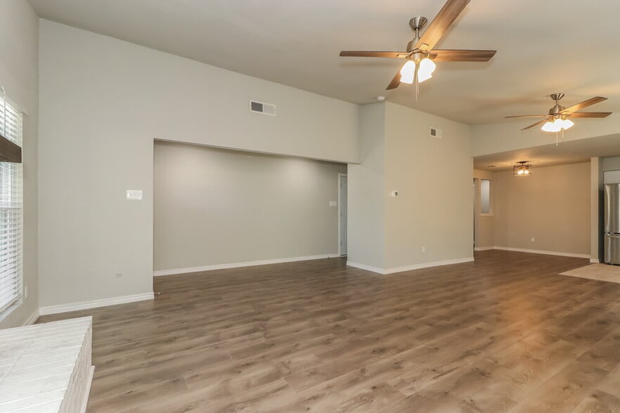Building Photo - 3300 Chalmette Ct