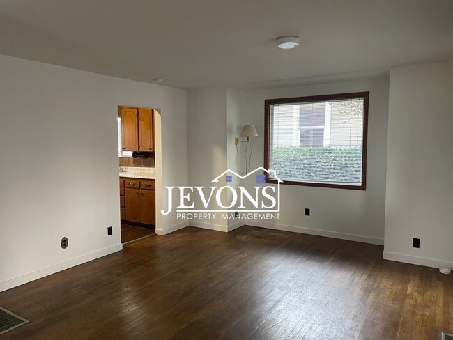 Building Photo - $2,625 Rent Credit - Charming 5-bedroom ho...