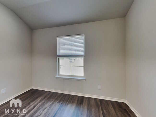 Building Photo - 3905 Chippewa Ct