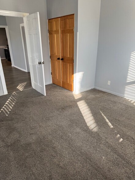 Building Photo - 482 Stella St