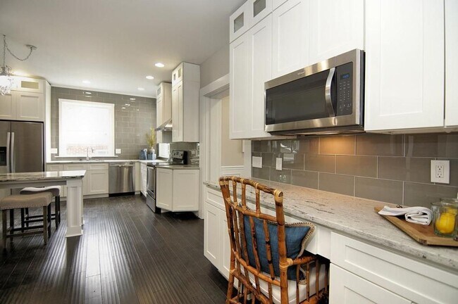Building Photo - Modern Upgrades in Clifton