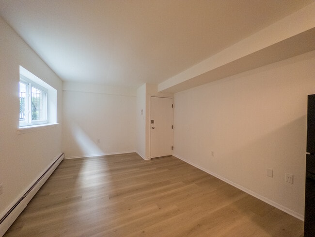 Studio Apartment | Baltimore Building - Folcroft Gardens Apartments