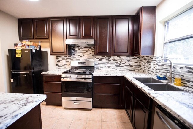 Building Photo - 6403 Garden Canyon Dr