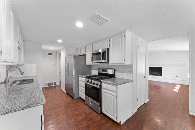 Building Photo - 13036 Glenside Dr