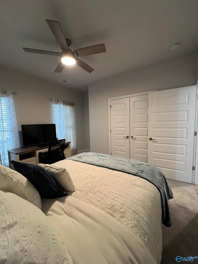 Building Photo - 111 Shylock Ln