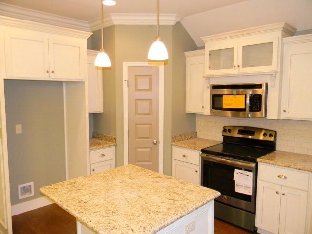 Building Photo - Modern 4BR Home with Open Layout, Granite Counters & Community Pool Access