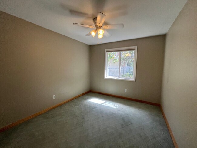 Building Photo - 4019 SE 66th Ave