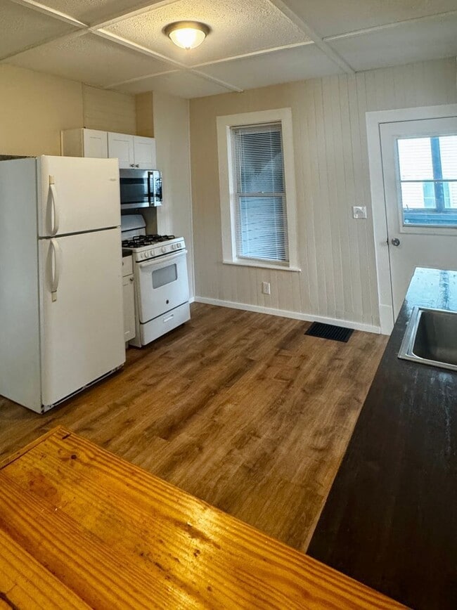 Building Photo - 2550 Crozier Ave