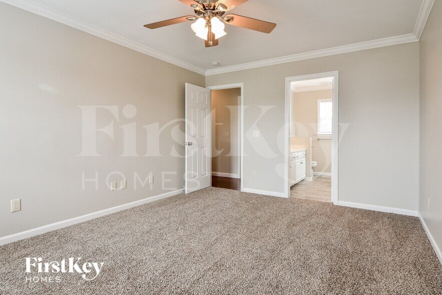 Building Photo - 6033 Old Plank Rd