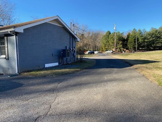 Building Photo - Coming soon! Nice remodeled 2 bedroom dupl...