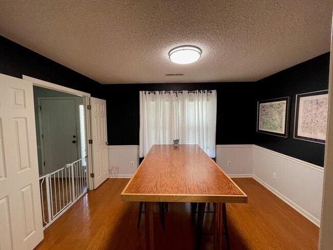Building Photo - 350 Katydid St