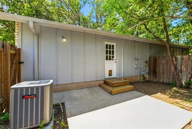 Building Photo - 2600 Brickford Cove