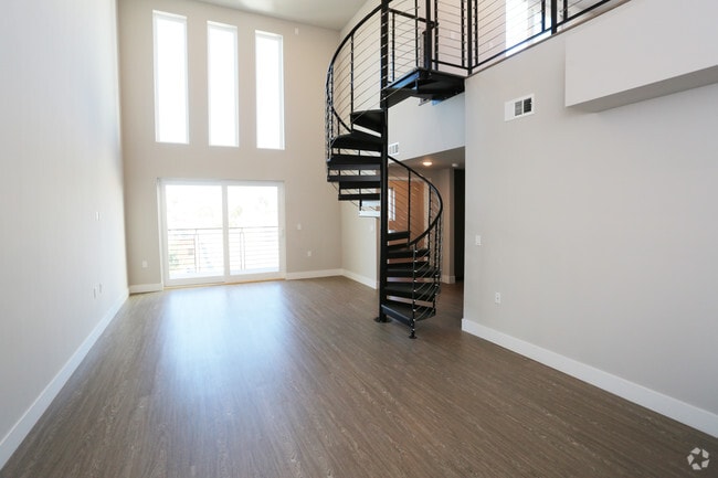 2BR, 2BA w Loft - 1508 SF - 837 South Harvard