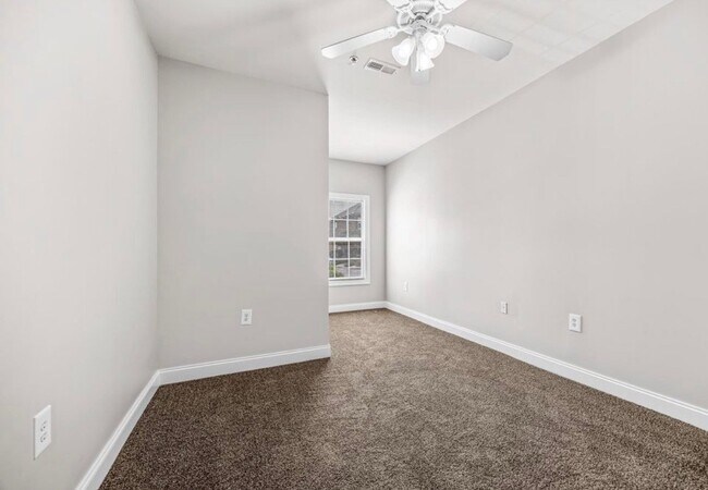Building Photo - 2021 Silvercrest Dr