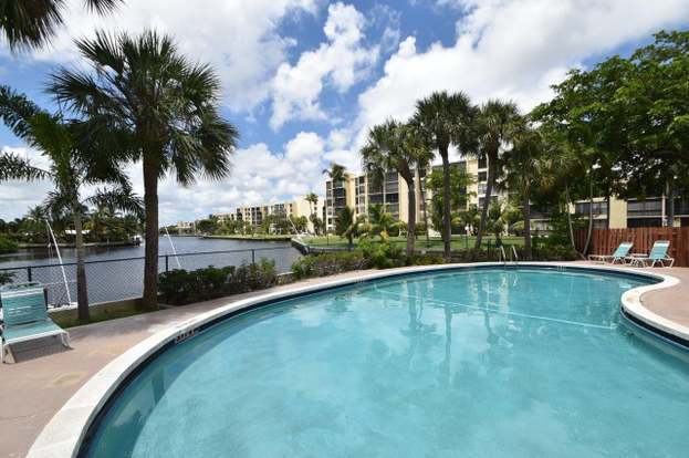 Building Photo - 14 Royal Palm Way