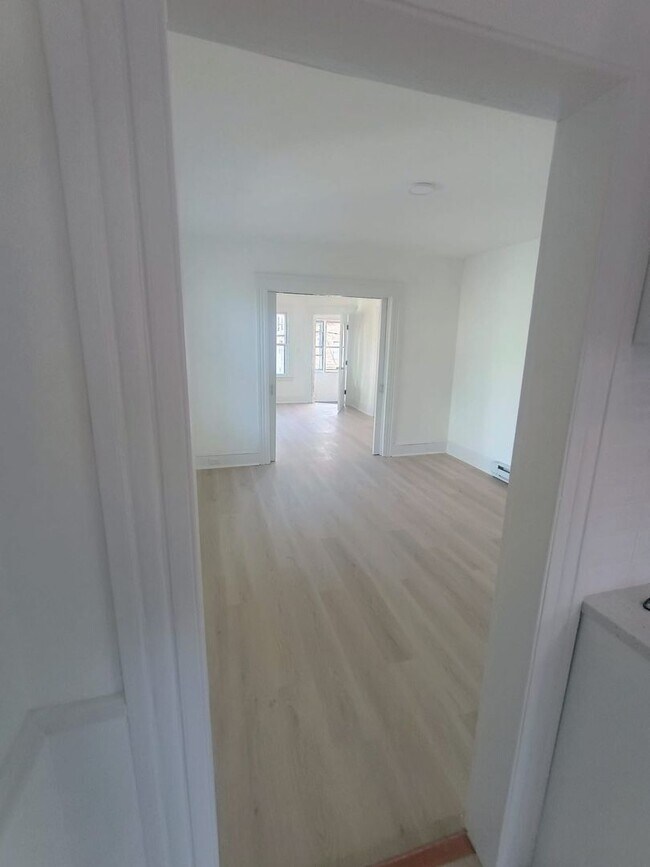 Building Photo - 152 Turner Ave