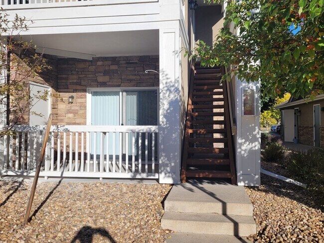 Building Photo - **Cozy condo available in Lowry!!**