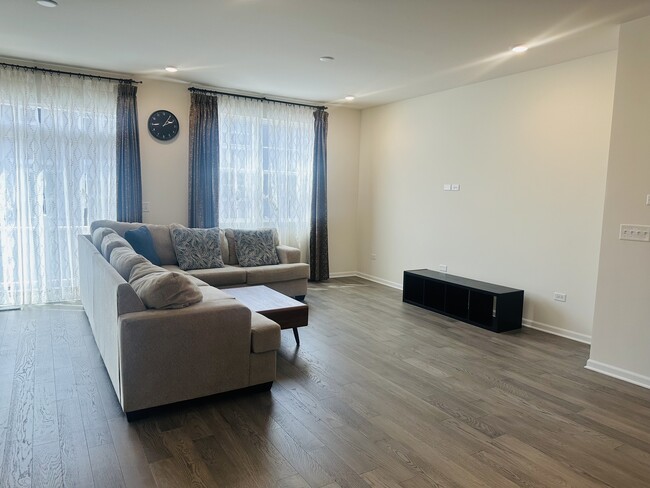 Building Photo - 4165 Chelsea Mnr Cir
