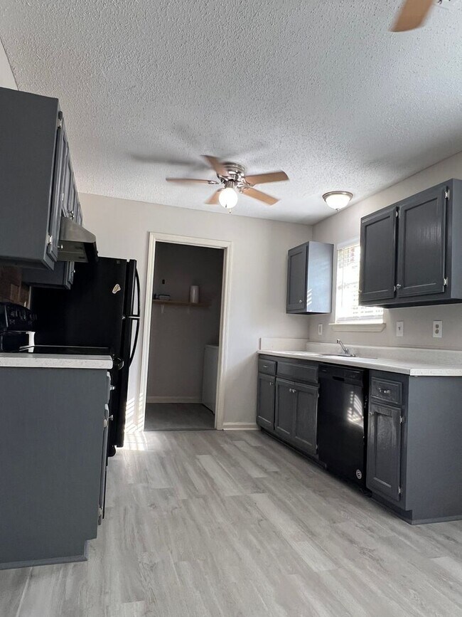 Building Photo - 33 Co Rd 398