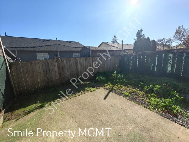 Building Photo - Recently updated New LVP Flooring, New Interior Painting