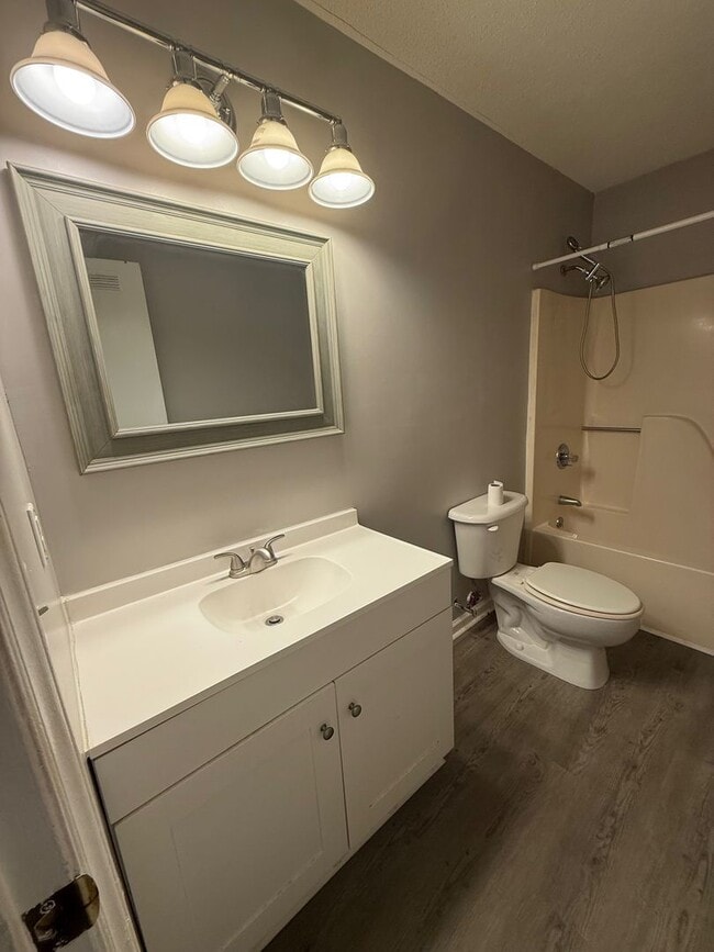 Building Photo - School St