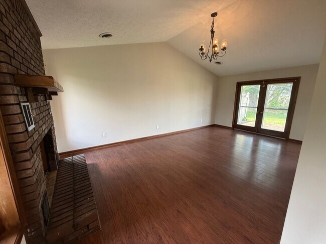 Building Photo - Spacious 3-Bedroom Ranch for Rent in Franklin, KY!