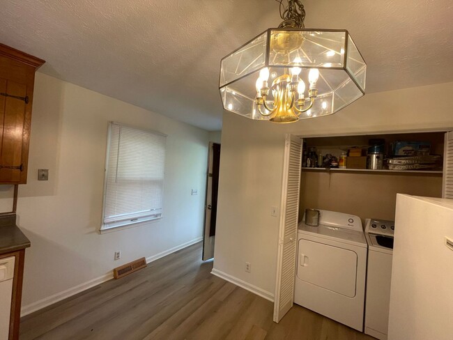 Building Photo - Rustburg Ranch Home