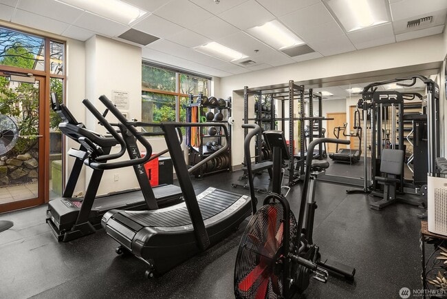 Building Photo - 2Bd/1.75Ba Bellevue Condo