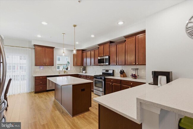 Building Photo - 5457 Spotswood Pl