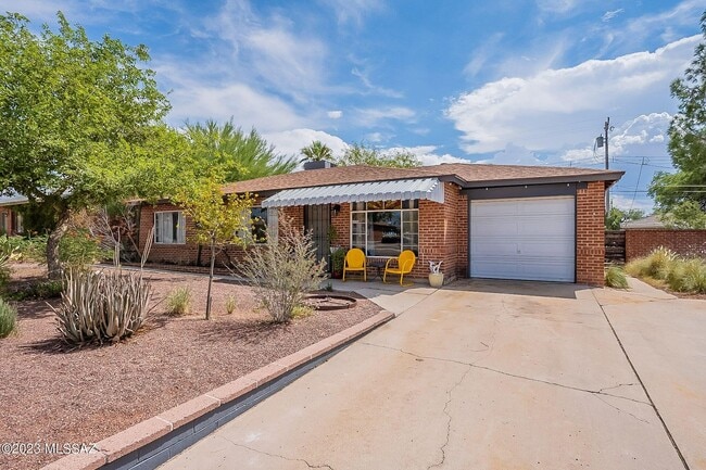 Building Photo - 3 Bedroom Brick Home