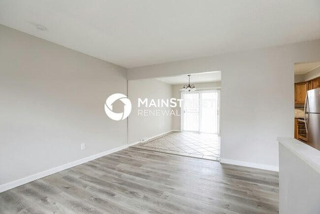Building Photo - 3 Bedroom Pet-Friendly Home in Blue Springs, MO with Main Street Renewal