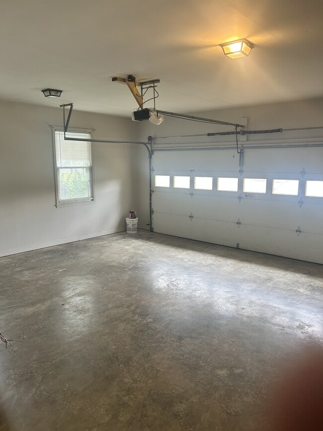 Building Photo - 2230 Cloyd Blvd