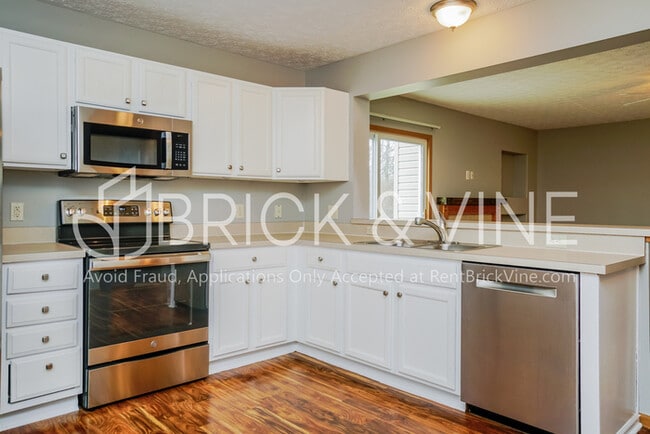Building Photo - 3107 Gallant Dr