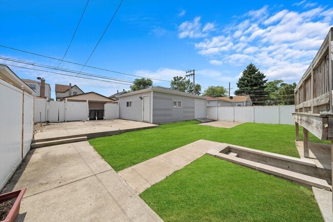 Building Photo - 3343 W 59th Pl