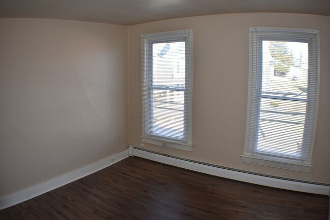 Building Photo - 28 W Forrest Ave