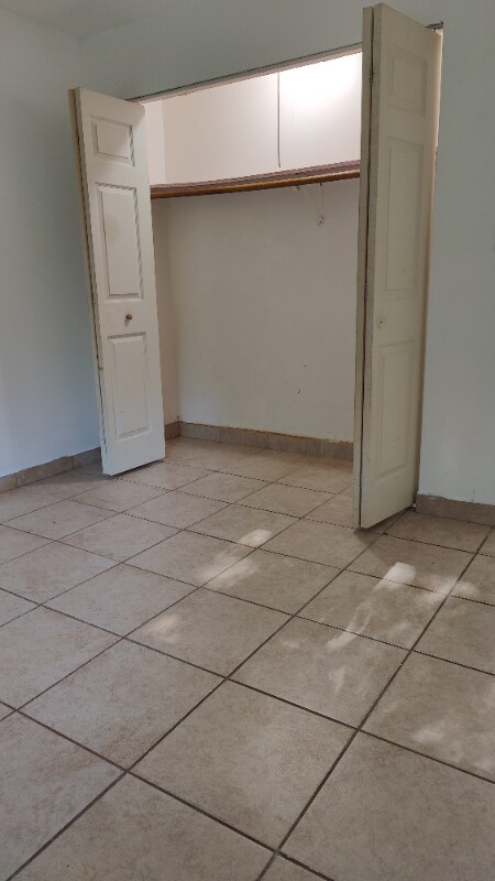Building Photo - 832 College Blvd