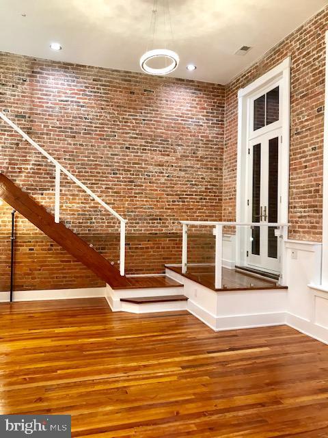 Building Photo - 171 E Davis St