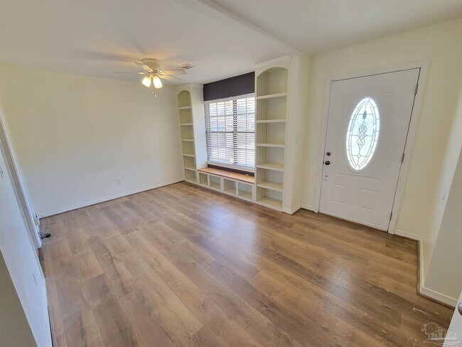 Building Photo - 1306 Pine Hill Cir