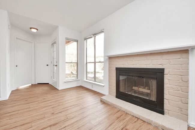 Building Photo - 17003 Amidon Dr