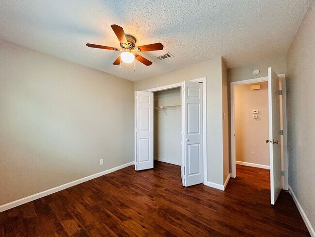 Building Photo - 9221 Kempler Dr