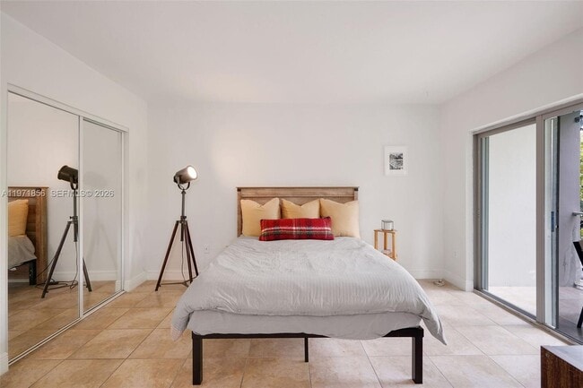 Building Photo - 1777 Venice Ln