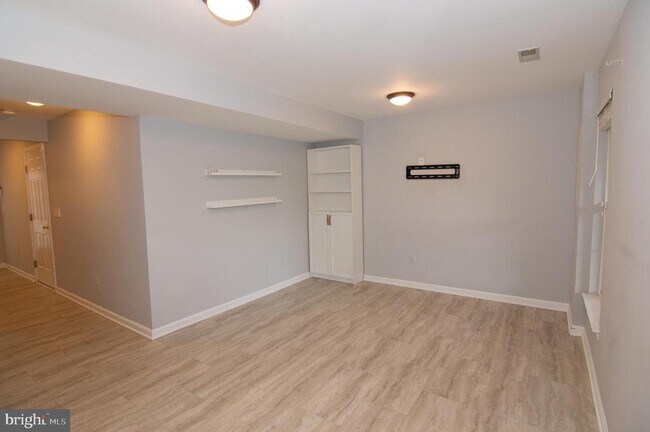 Building Photo - 110 Ingle Pl
